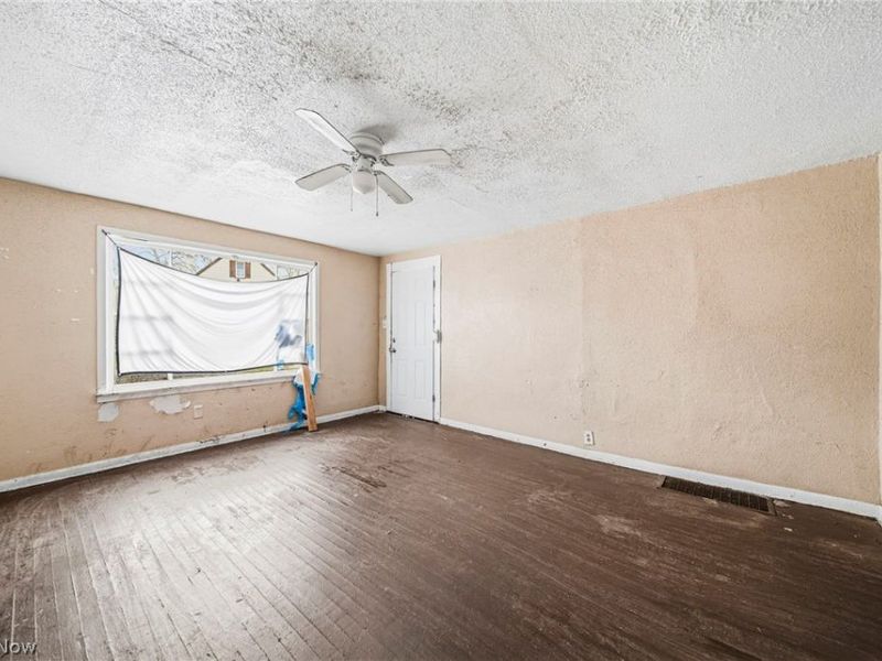 798 E 100th Street, Cleveland, OH 44108 Photo 10