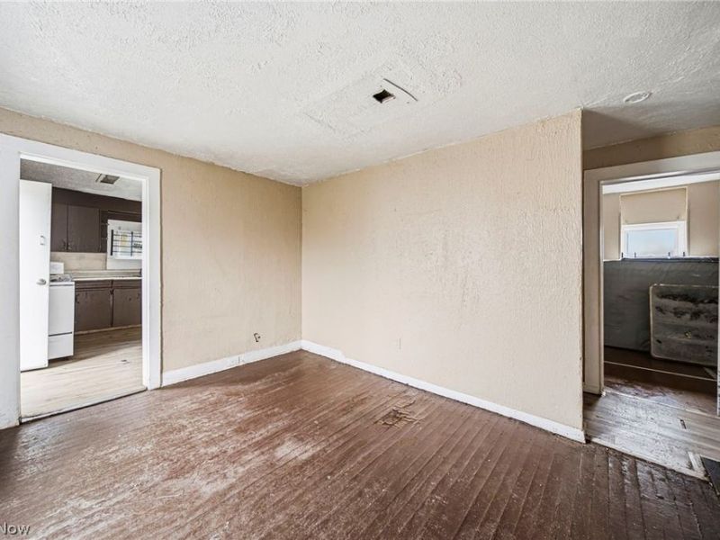 798 E 100th Street, Cleveland, OH 44108 Photo 11