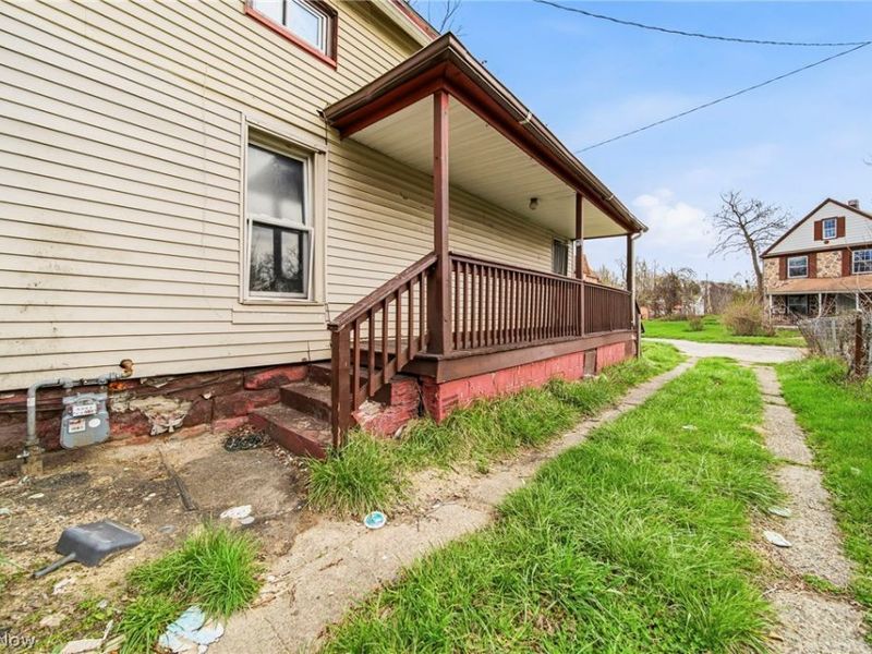 798 E 100th Street, Cleveland, OH 44108 Photo 3