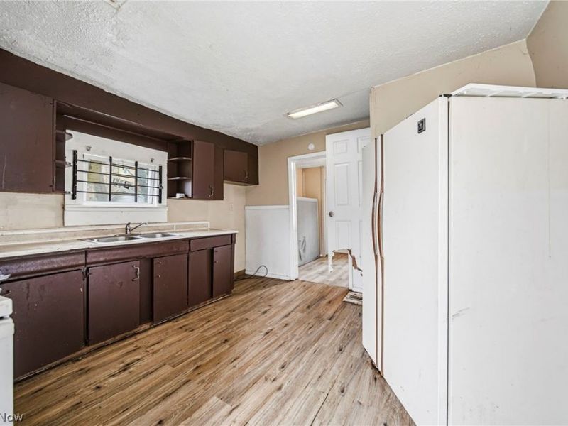 798 E 100th Street, Cleveland, OH 44108 Photo 6