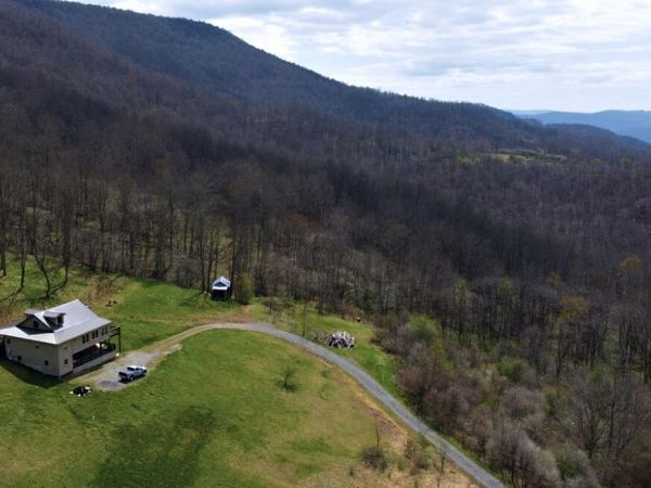 1695 Linwood Rd., Slatyfork, WV 26291