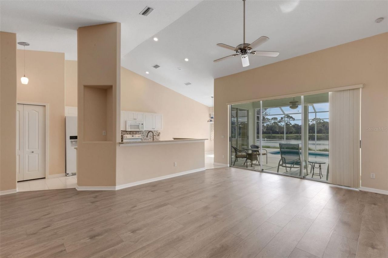8976 Whitemarsh Avenue, Sarasota, FL 34238 Photo