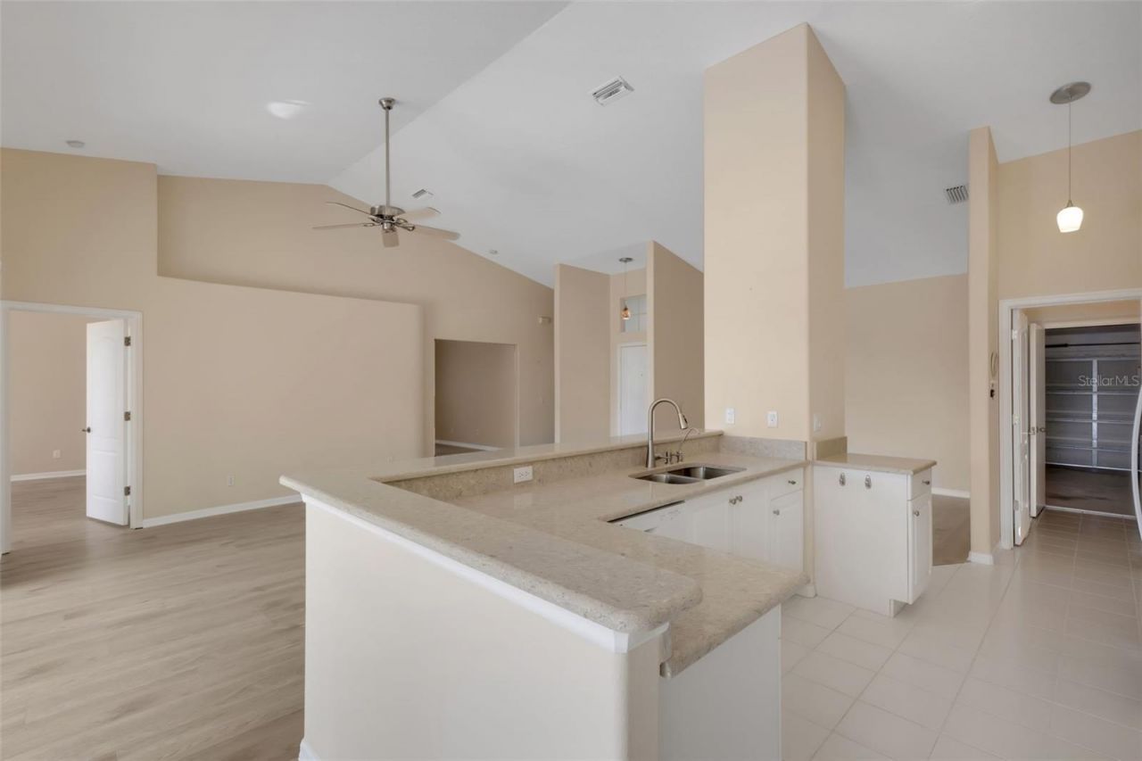 8976 Whitemarsh Avenue, Sarasota, FL 34238 Photo