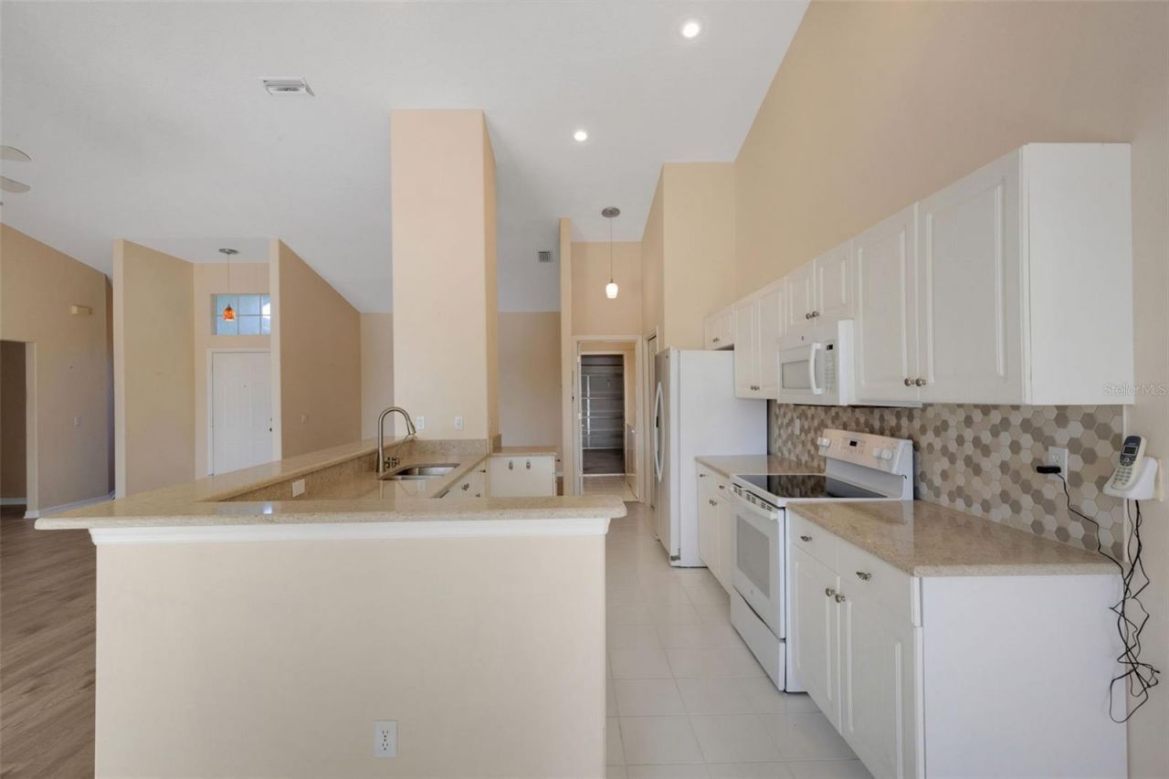 8976 Whitemarsh Avenue, Sarasota, FL 34238 Photo