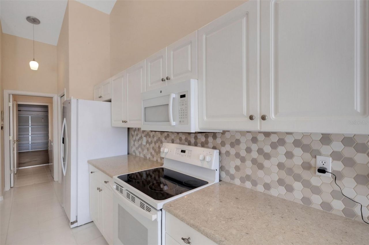 8976 Whitemarsh Avenue, Sarasota, FL 34238 Photo