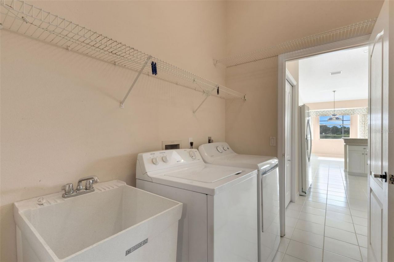 8976 Whitemarsh Avenue, Sarasota, FL 34238 Photo