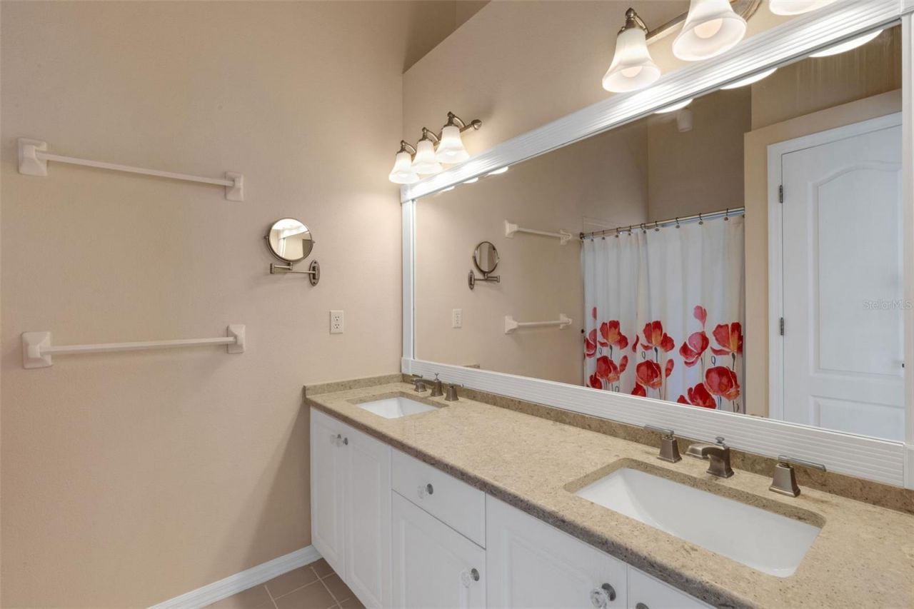 8976 Whitemarsh Avenue, Sarasota, FL 34238 Photo