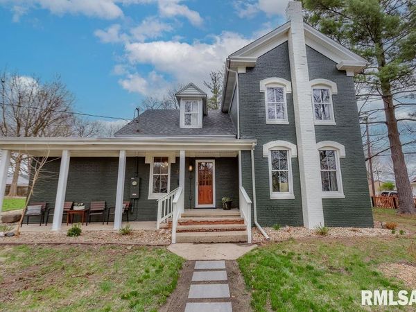 302 S DARST Street, Eureka, IL 61530