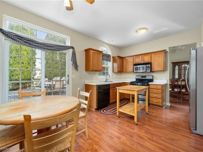 27070 Glenside Lane, Olmsted Township, OH 44138 Photo 16