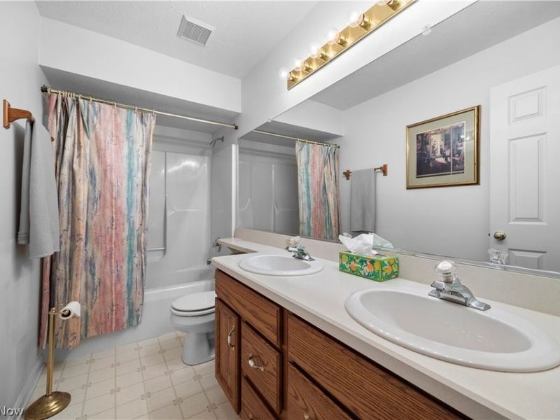 27070 Glenside Lane, Olmsted Township, OH 44138 Photo 26