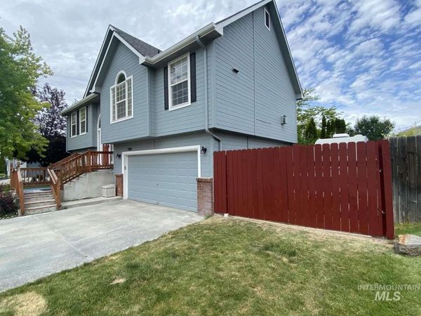 7400 Newbrook Dr, Nampa, ID 83687