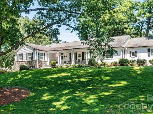 842 North Center Street , Hickory, NC 28601