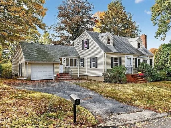37 Pine St, Bedford, MA 01730