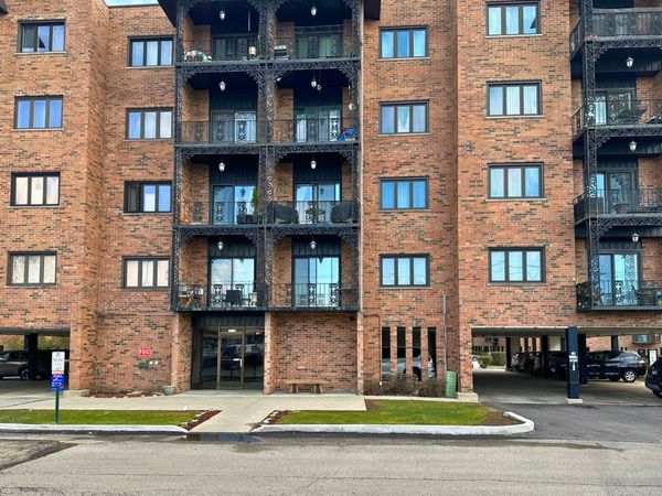 Unit 301, Des Plaines, IL 60016