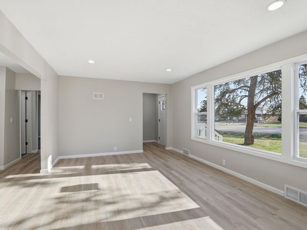 6019 W Broadway Avenue, New Hope, MN 55428