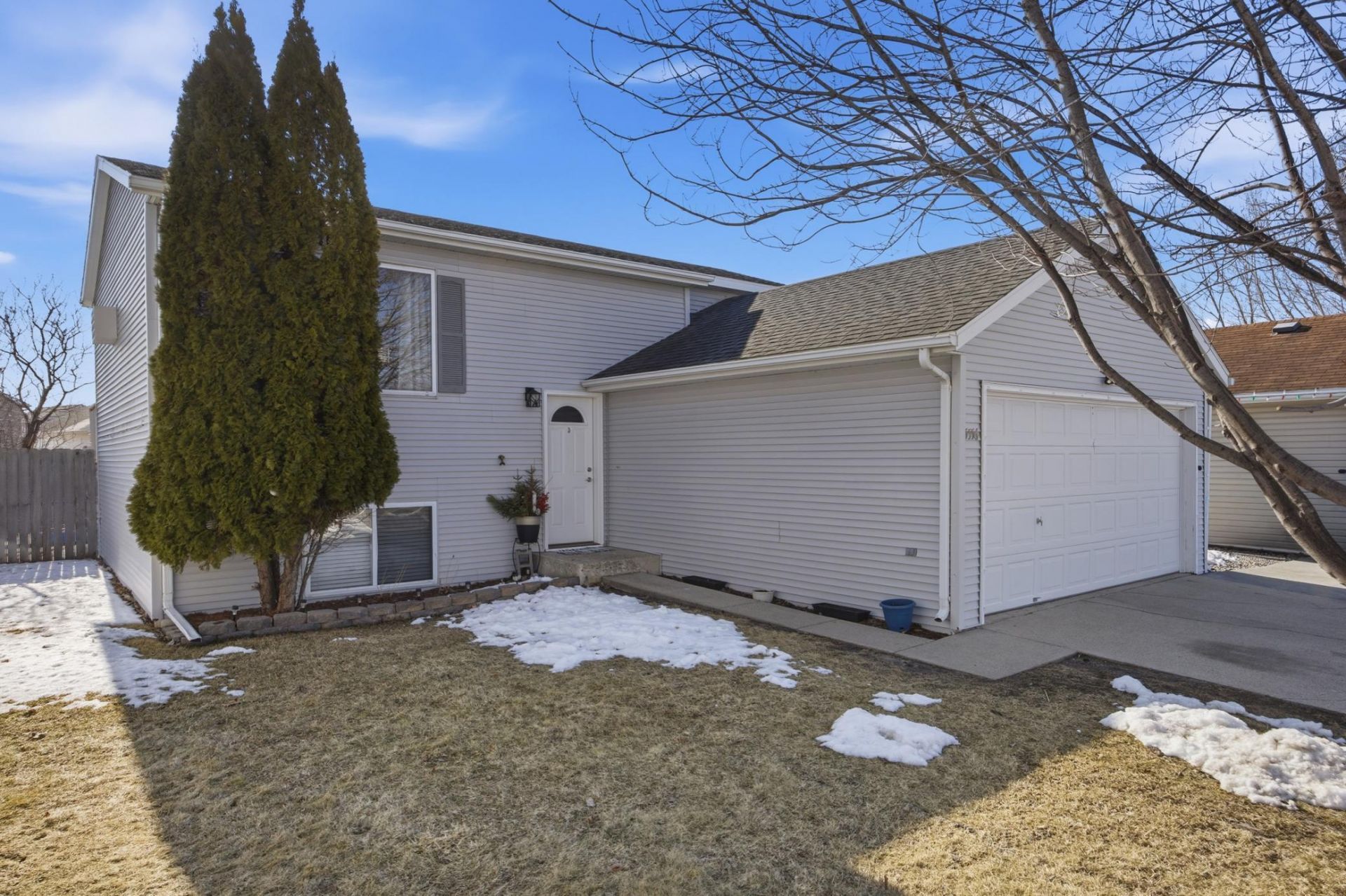 5556 18th Street S, Fargo, ND 58104 Main Photo