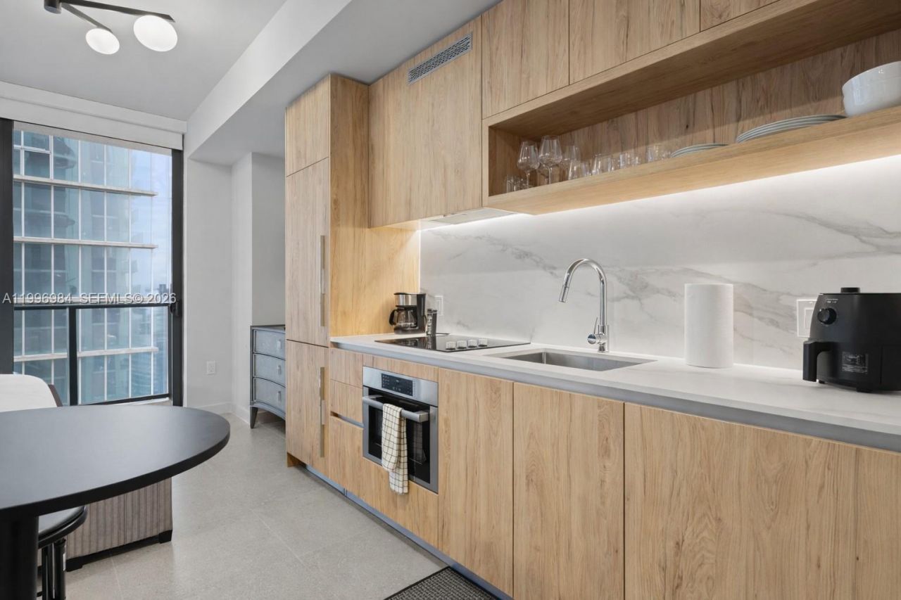 11 NE 6th St, Unit 2102, Miami, FL 33132 Photo