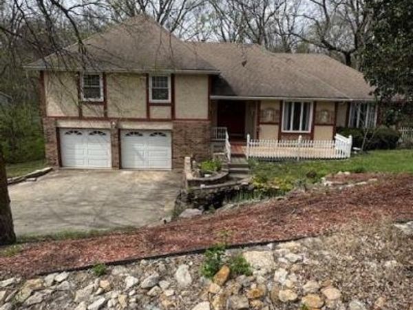 19220 W 87th Lane, Lenexa, KS 66220