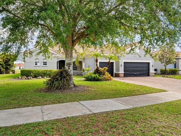 2099 Grove DR, NAPLES, FL 34120