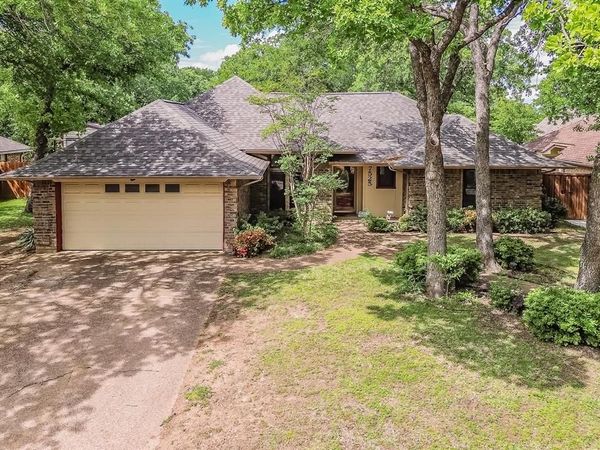 7525 Woodhaven Drive, North Richland Hills, TX 76182