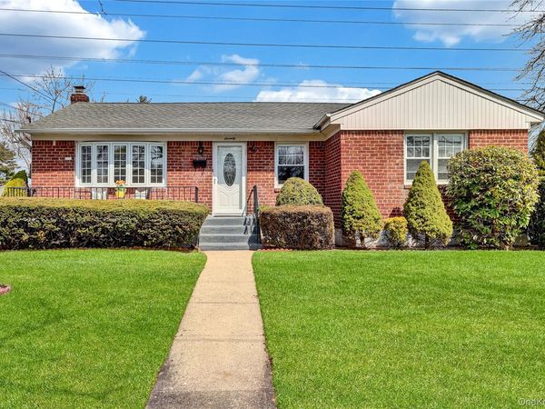 70 Martin Road N, Bethpage, NY 11714