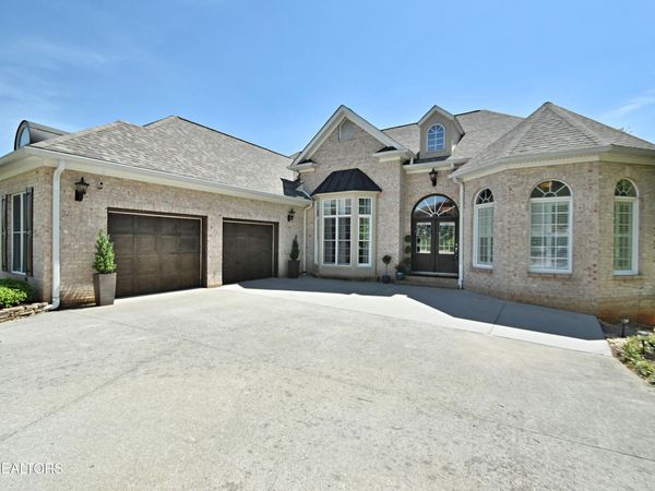 430 Oak Chase Blvd, Lenoir City, TN 37772