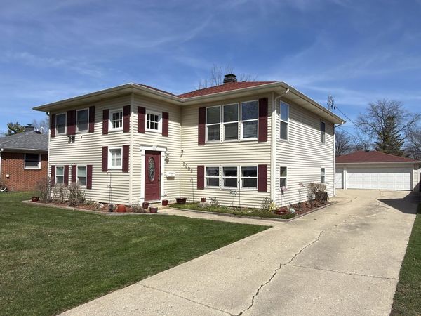 2808 dove Street, Rolling Meadows, IL 60008