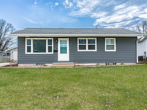 3015 4th Avenue, Marion, IA 52302