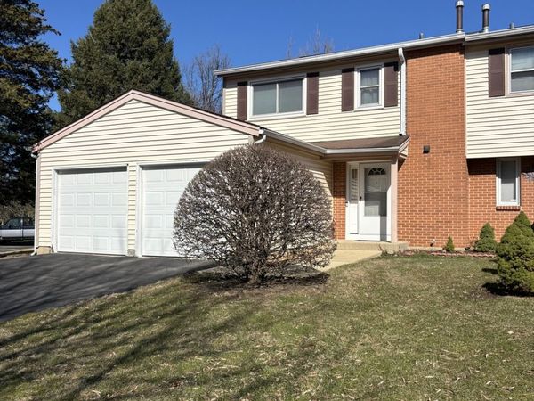 524 Monroe Road , Bolingbrook, IL 60440