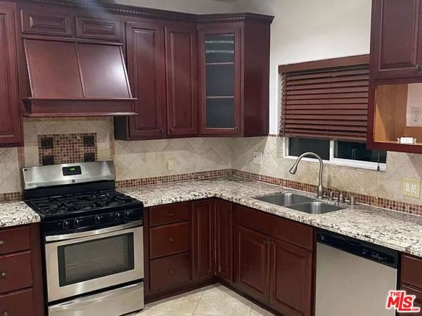 2244 Ripple Street , Los Angeles, CA 90039