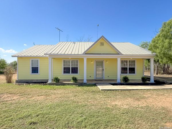 680 W County Road 678, Natalia, TX 78059