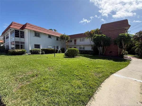 2600 SE Ocean Boulevard, Unit N8, Stuart, FL 34996