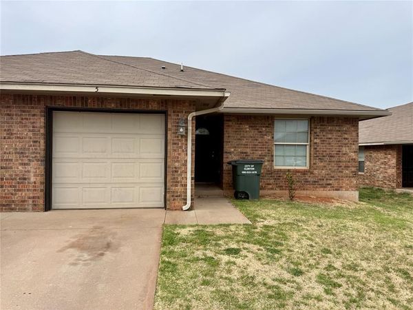 5 Lombardy Place, Clinton, OK 73601