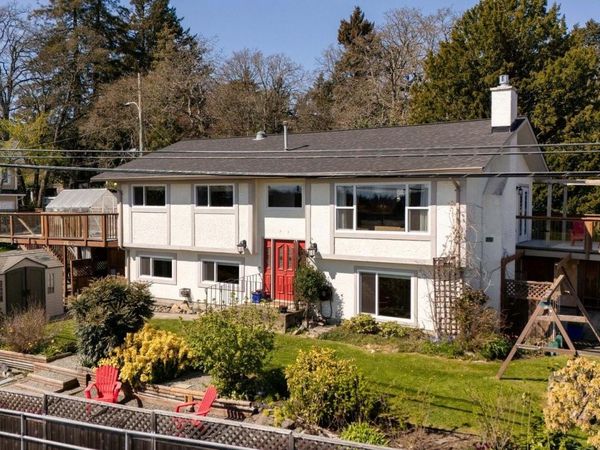 381 Montcalm Ave , Saanich, BC V8Z 6R3