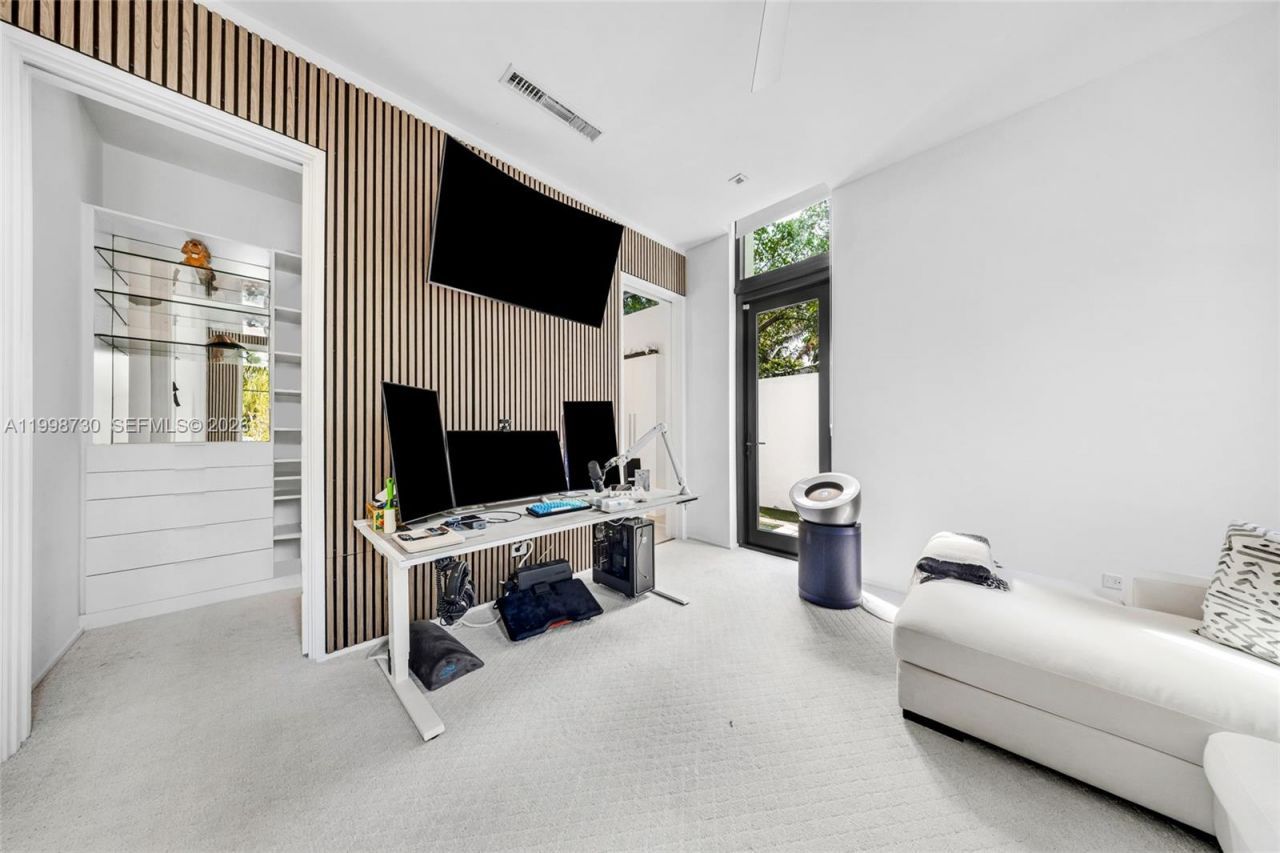 4515 N Michigan Ave, Miami Beach, FL 33140 Photo