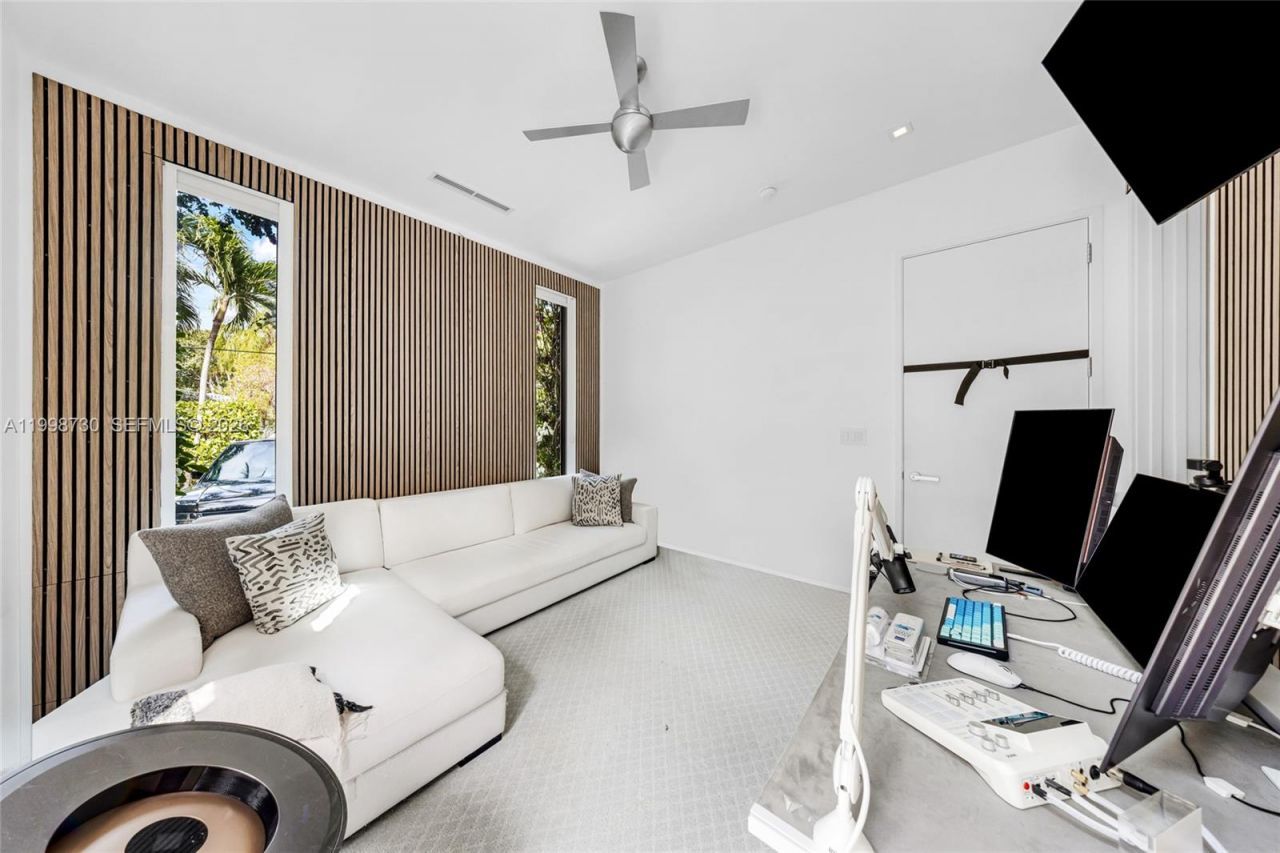 4515 N Michigan Ave, Miami Beach, FL 33140 Photo