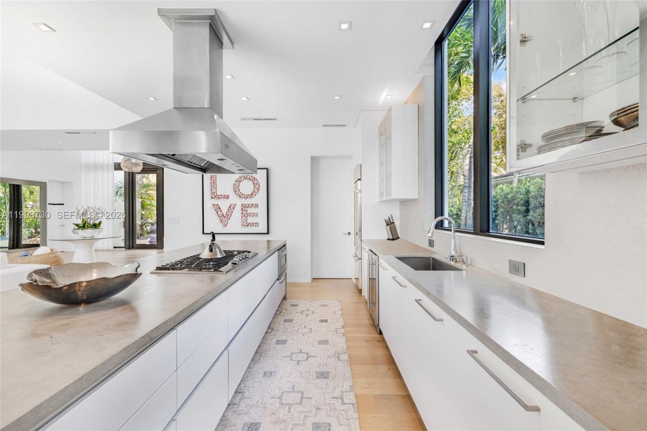 4515 N Michigan Ave, Miami Beach, FL 33140 Photo