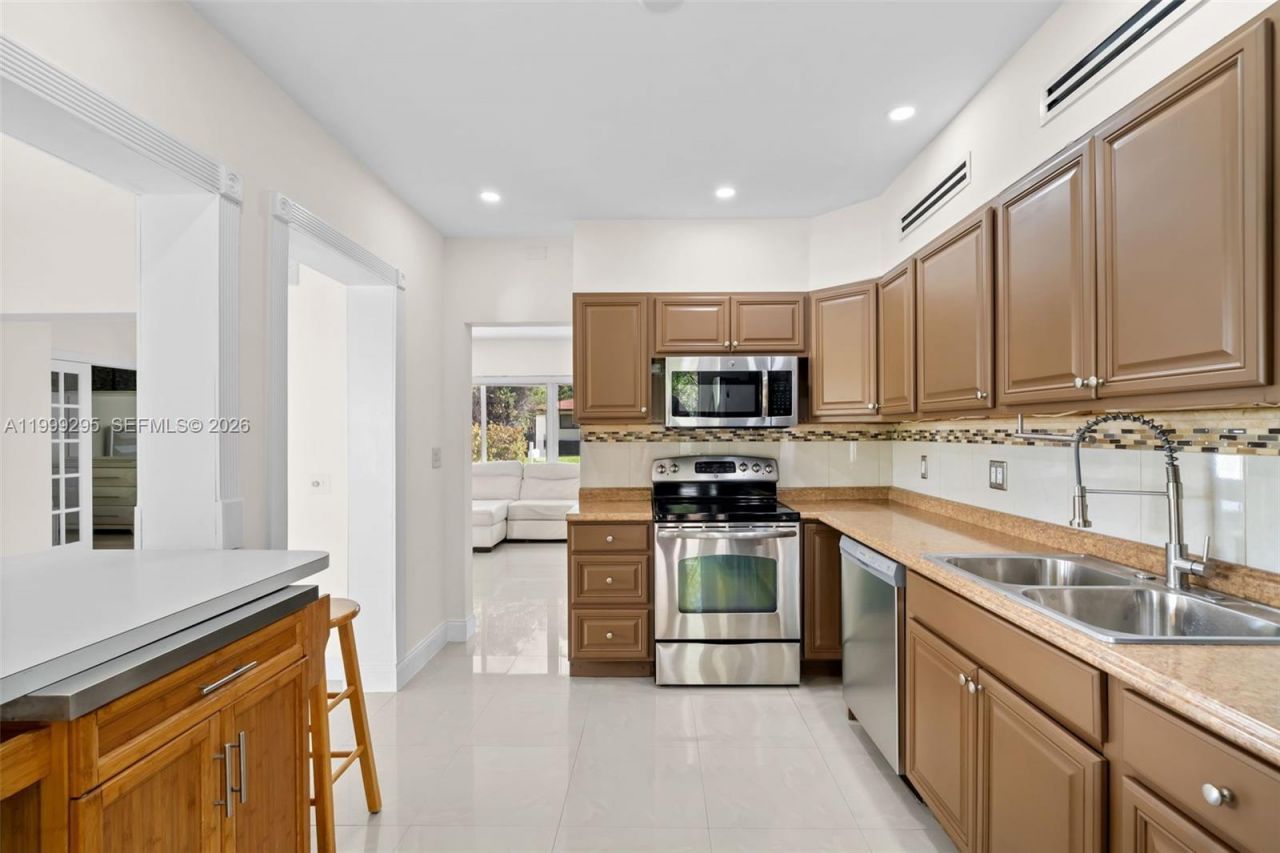 261 188th St, Unit 261, Sunny Isles Beach, FL 33160 Photo