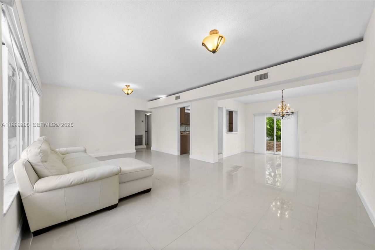 261 188th St, Unit 261, Sunny Isles Beach, FL 33160 Photo