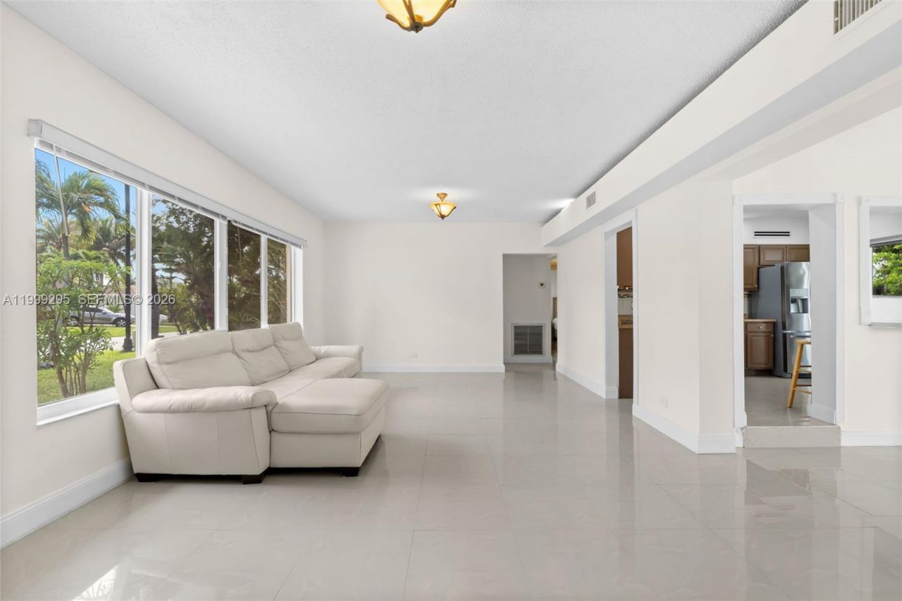 261 188th St, Unit 261, Sunny Isles Beach, FL 33160 Photo