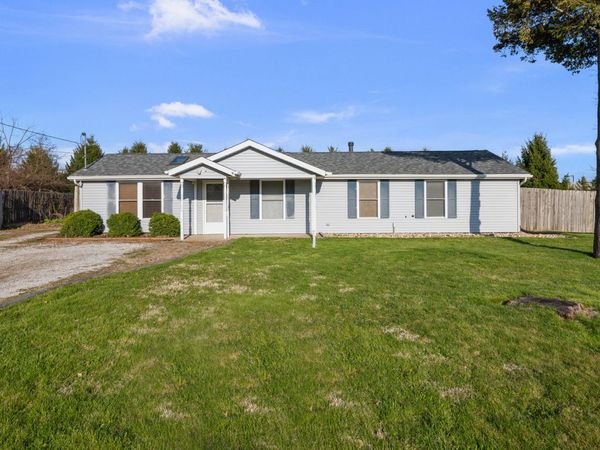 6523 N Main Street , Davenport, IA 52806