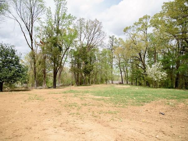 107 Colonial, Oxford, MS 38655