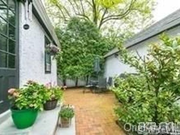 28 Vista Hill Road, Great Neck, NY 11021