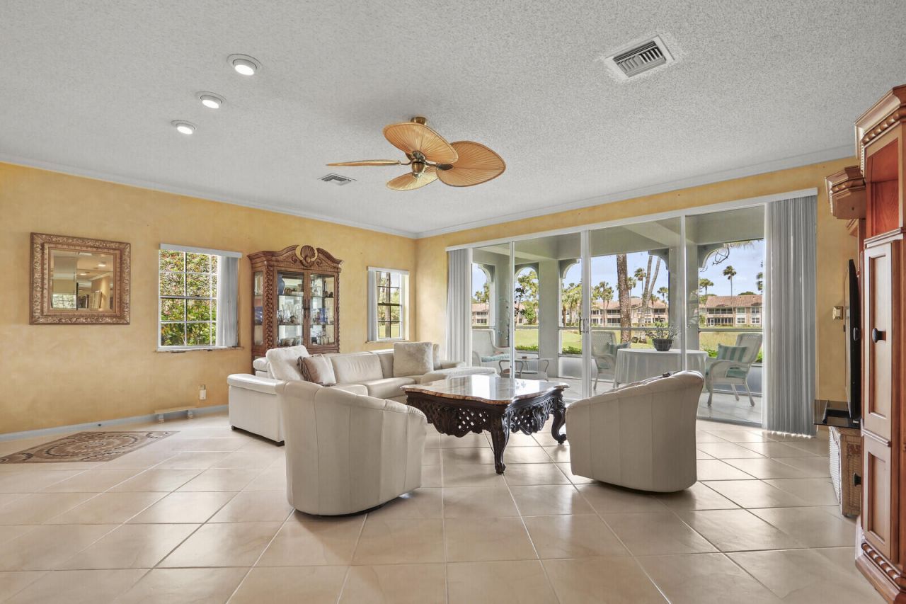 301 S Ryder Cup Cir S, Unit 301, Palm Beach Gardens, FL 33418 Photo