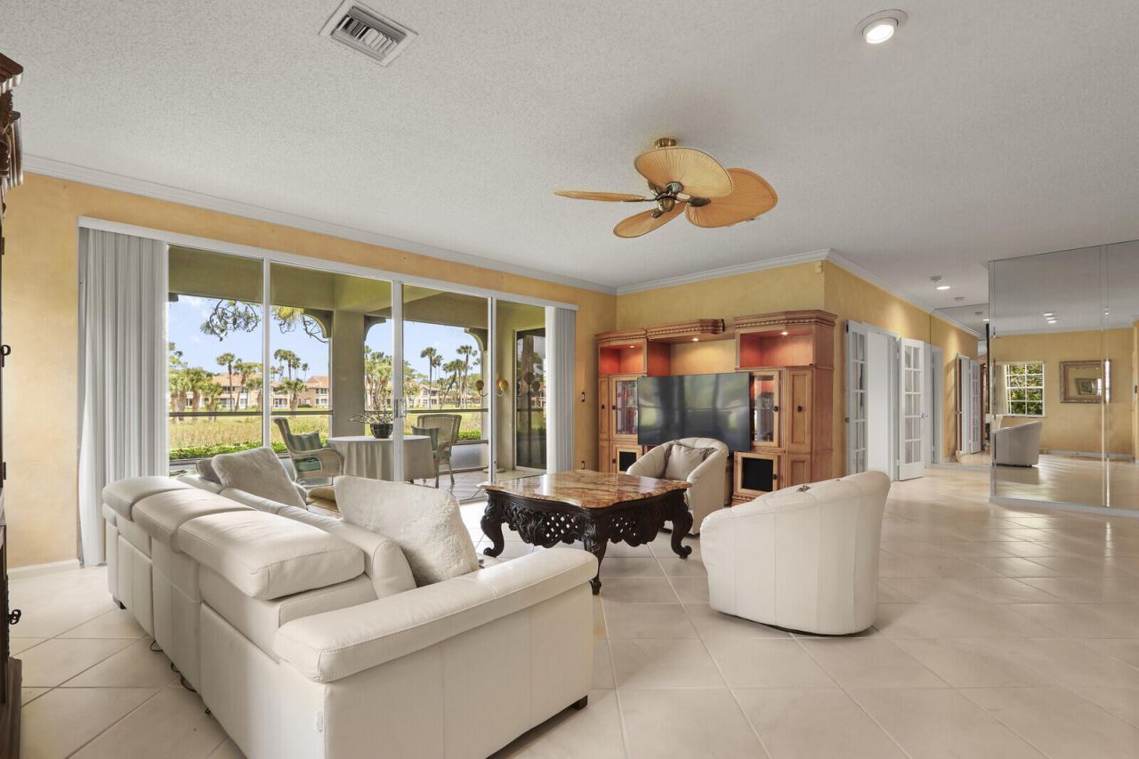 301 S Ryder Cup Cir S, Unit 301, Palm Beach Gardens, FL 33418 Photo