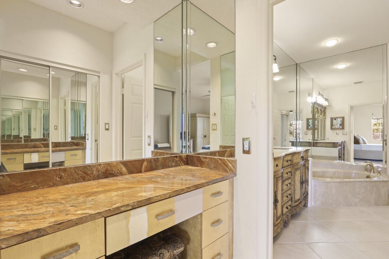 301 S Ryder Cup Cir S, Unit 301, Palm Beach Gardens, FL 33418 Photo