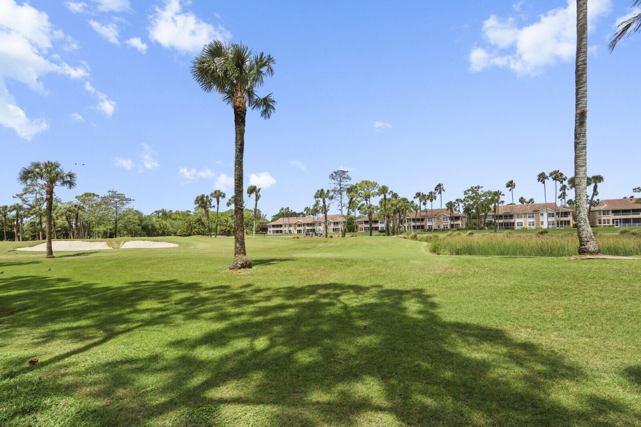 301 S Ryder Cup Cir S, Unit 301, Palm Beach Gardens, FL 33418 Photo