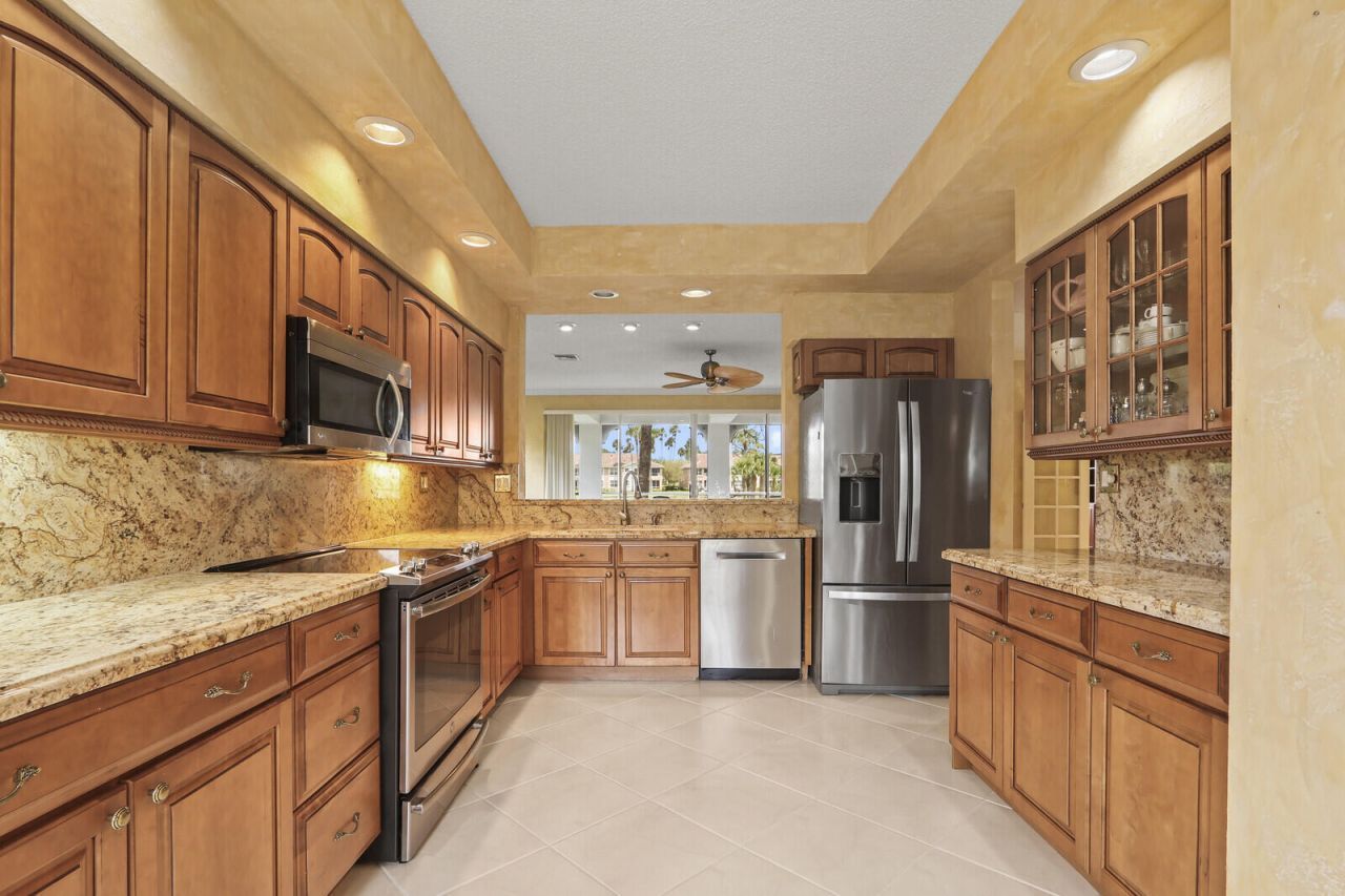 301 S Ryder Cup Cir S, Unit 301, Palm Beach Gardens, FL 33418 Photo