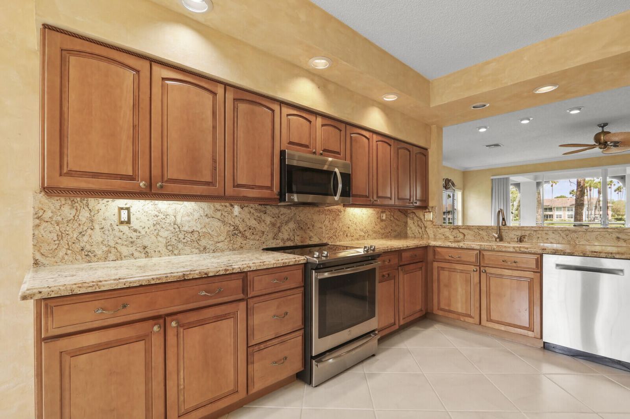 301 S Ryder Cup Cir S, Unit 301, Palm Beach Gardens, FL 33418 Photo