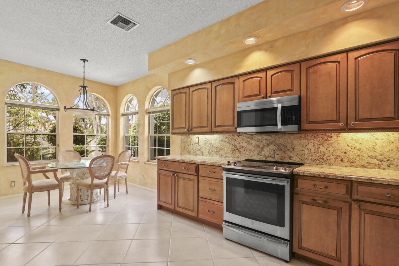 301 S Ryder Cup Cir S, Unit 301, Palm Beach Gardens, FL 33418 Photo